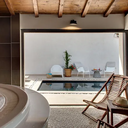 Oustau Camarguen & Hotel 4*