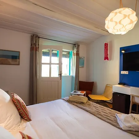 Oustau Camarguen & Hotel 4*
