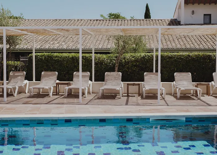 Hotel Oustau Camarguen & 4*