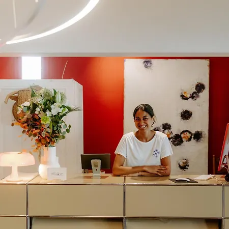 Oustau Camarguen & Hotell 4*