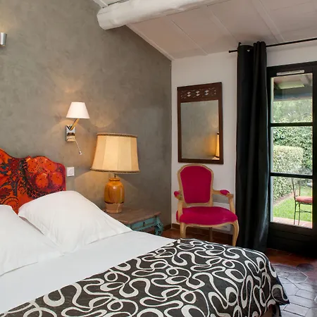 Oustau Camarguen & ホテル 4*